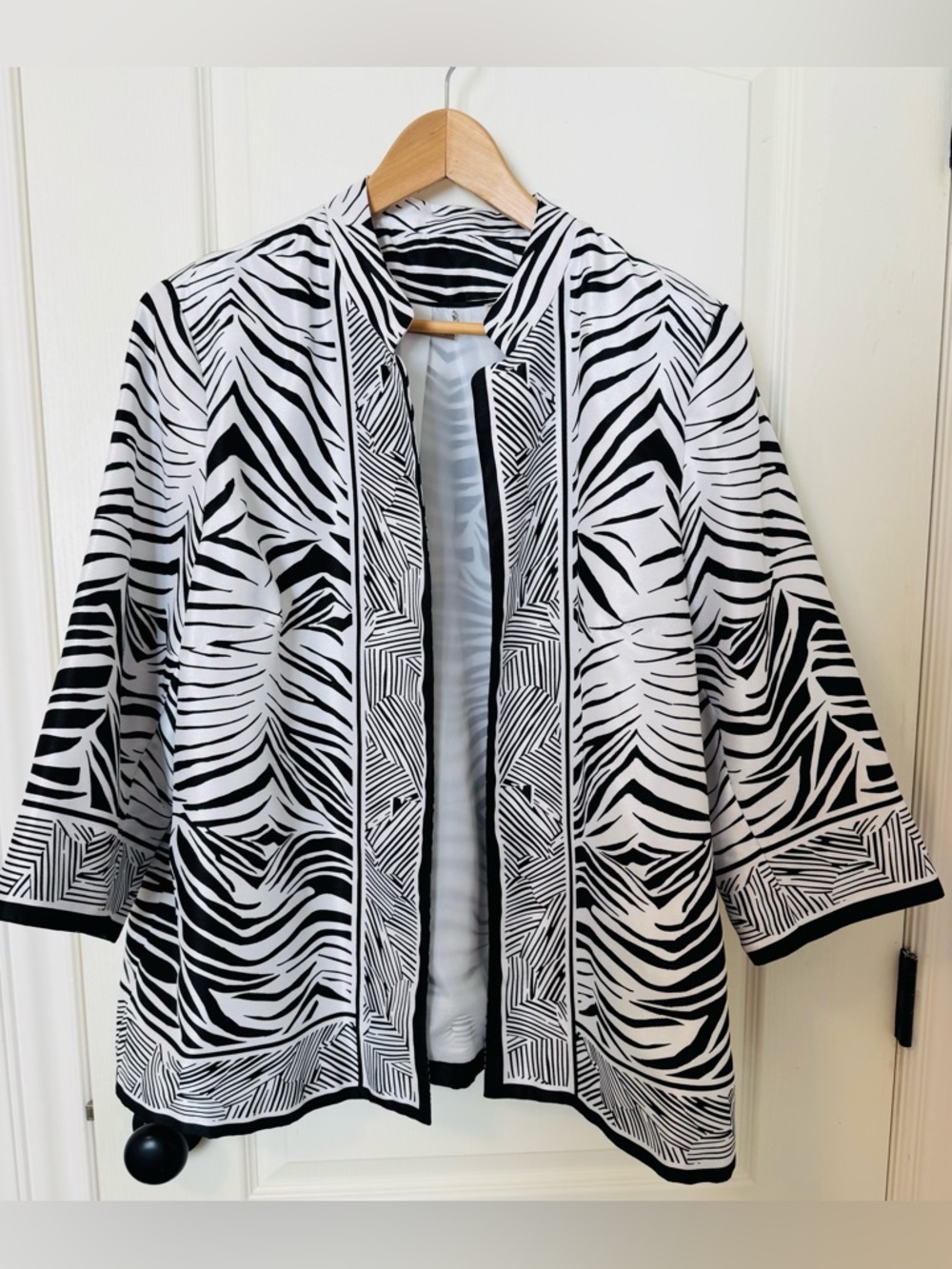 TanJay Women’s Zebra-Print Black & White Open Front Jacket Plus Size 18 NWOT - Picture 2 of 13